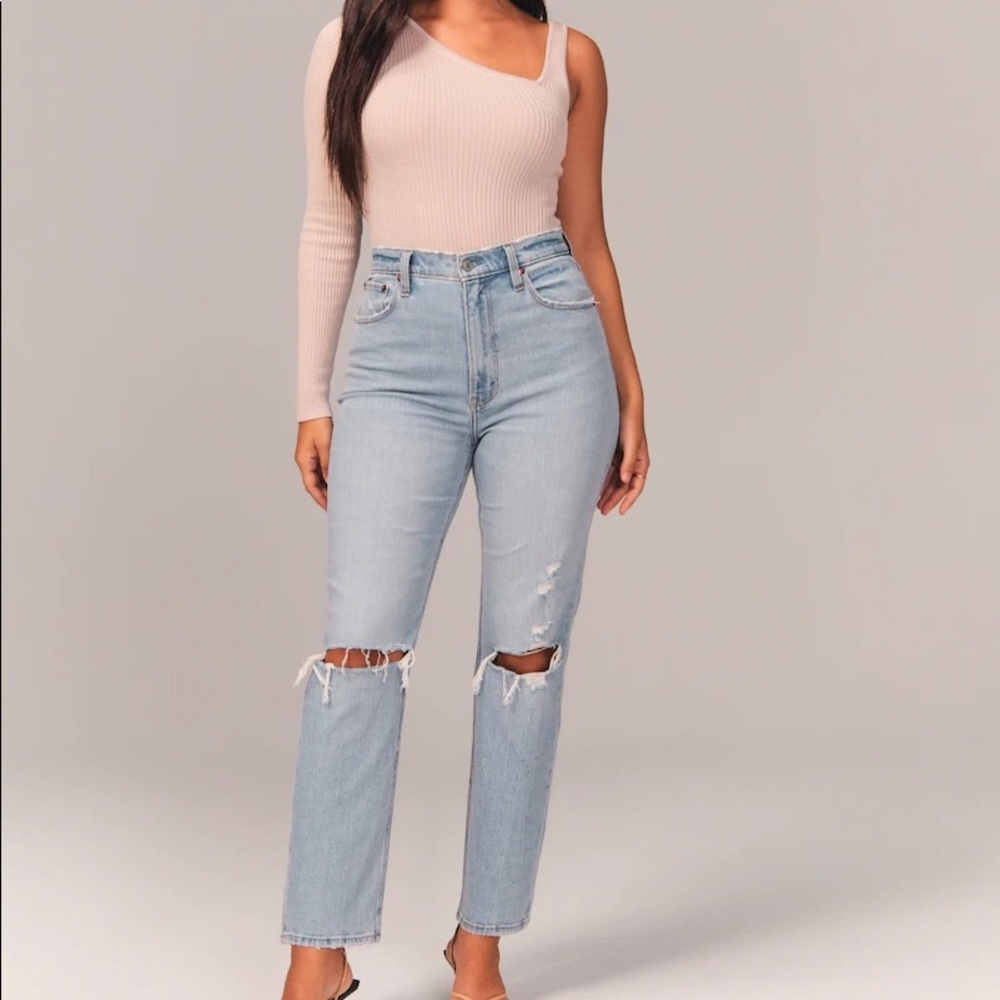 Abercrombie Curve Love Ultra High Rise Ankle Straight Jean 26L Light Ripped Wash